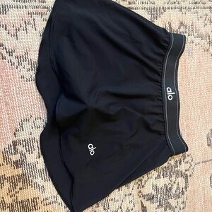 ALO Yoga Women's Black Athletic Skirt